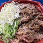 カルビ丼とスン豆腐専門店 韓丼 - 前回より明らかにお肉が増えています(o･∇︎･o)