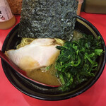 横浜家系ラーメン 宗八 - ご鎮座、どん！