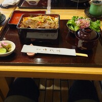 鎌倉御代川 - 手前は自分の選んだ焼肉重。奥は同僚が選んだ天重。