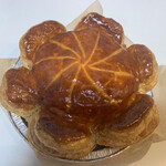 モーツァルト - お洒落な箱の中身は、今年もお待ちかねのパンプキンパイです。