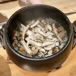 魚の中俣 - 土鍋貝ご飯 しらすのせ
