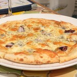 トリワイン ＰＩＫＯＳＨＨＨＵ - シーフードピザ