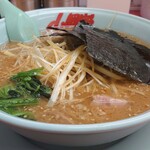 ラーメン山岡家 - 味噌ネギラーメン(中盛り) 900円