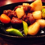 中国厨房ジャーチャン - サイコロ牛肉と旬野菜のオイスター炒め