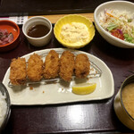 Resutoran Shirokujichuu - サラダとご飯と味噌汁が付きます