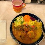 カリ～ アンド スパイスバル カリ～ビト - ホタテとしめじのココナッツカリー(とび子添え)①