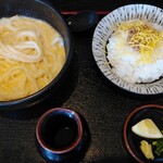 うどん万福 - 釜玉うどん＆豚の生姜そぼろ丼