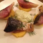 クスクス ルージール - 利尻昆布で〆めた松輪サバ 西洋わさびのソースで