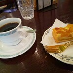 上高地西糸屋山荘 - 美味しいコーヒーとリンゴタルト