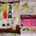 業務スーパー - チョコ大福　１ｋｇ　321円　リッチストロベリーチーズケーキ　376円