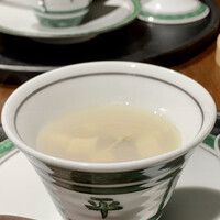 平ちゃん - 貝の茶碗蒸し
                    北海道産の帆立貝、その他に九十九里の蛤を使い、卵は那須御養卵「極」、お出汁はおでん出汁と貝の出汁を合わせたフランです。
                    生姜風味がほんのりと香り、貝の旨みが染みる〜♪
                    めちゃ美味しい！！