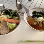 銀龍 - (左手)広東麺　¥950　(右手)しょうゆラーメン ¥550