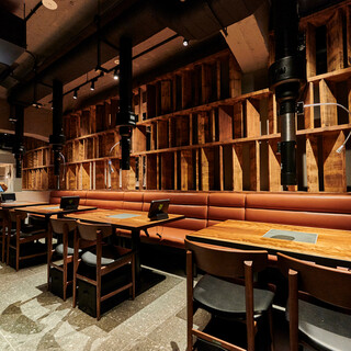 2名様からご利用いただけるテーブル席はお仕事帰りのお客様へもオススメ。