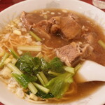 楽園 - ”牛バラのスープそば”（牛腩湯麺）　950円