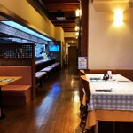 氷見牛ステーキ＆ワイン レストラン トロイカ - 店内。