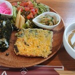 カフェ＆レストラン IMA - ランチ(おにぎり２個セット、サバの香草焼き)