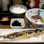 魚力 - 新さんまの塩焼きと、刺身盛り、プラス当たった明太子