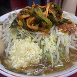 ラーメン二郎 - ラーメン（780円）＋味うずら（100円）＋ニラキムチ（100円）、ニンニク・エビ油