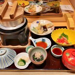 日本料理 都万麻 - 季節の釜めし御膳。2200円