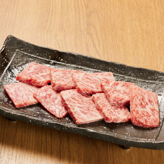 Yakiniku (Grilled meat) where you can enjoy a variety of flavors in one dish ♪ Lunch is also recommended