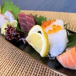 Assortment of five types of sashimi