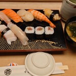 Kiku sushi - ランチ握り 全景 950円