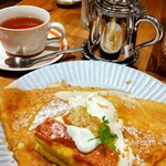 CREPERIE ALCYON TEA TABLE CAFE - スペシャルクレープ コムハニー(巣蜜)とレモンバターのクレープのドリンクセット 1320円 クレープ単品は900円