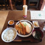 Tsurukame Shokudou - ミックスフライ定食、1,100円。