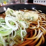 そば・うどん 両国 - ちくわ天そば￥450　zoom!