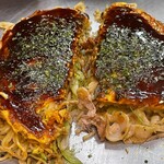 Hiroshima Okonomiyaki Dokkoi - お好み焼き断面