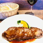 Brasserie Porc - ステーキ　グラスワイン赤