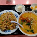 Manshin Saikan - 担々麺＆五目炒飯　800円