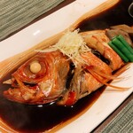 緑水亭 勝浦別館 翠海 - 金目鯛の姿煮　サッパリ薄味ながら2人で一匹を食べました