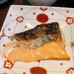 緑水亭 勝浦別館 翠海 - 脂の乗った鮭と鯖の塩焼