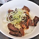 Yokohamaiekeiramenteｎmeitenrai - 黒豚やみつき！ホルモン丼　大￥400