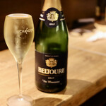 餃子とスパークリング バブルス - とりあえず、こぼれスパークリング