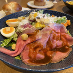 NEWLIGHT - ローストビーフのシーザーサラダ（1800円）