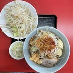 ラーメン もっけだの - 2021.10.2～秋季限定『青唐味噌まぜそば』ヤサイマシマシ、ニンニクマシマシ、ネギ