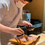 日本料理FUJI - 黒ムツにタレを刷毛塗り