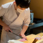 日本料理FUJI - 黒ムツを切る店主