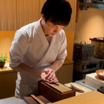 日本料理FUJI - 節を削る店主