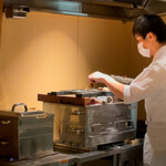 日本料理FUJI - 伊勢海老を炭で炙る、工程はコレが炙るの正しい形でした