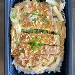 とんかつ専門 よしかつ - 厚切りロースカツ丼