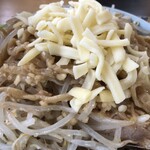 ラーメン もっけだの - ラーメンヤサイマシマシニンニク+とろけるチーズのとろけるチーズ