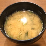 Bikkuri Donki - ランチの味噌汁（わかめと舞茸）