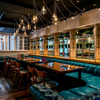 Total 57 seats ◆ Full of seat types! Stylish atmosphere perfect for girls' night out