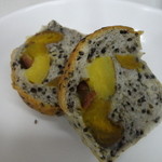 パネ・ポルチーニ - 断面　安納芋入り