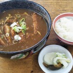 そば処 竹澤家 - カツカレー蕎麦900円、半ライス150円(漬物付き)