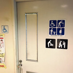 東京湾フェリー内　売店 - フェリー内、多目的トイレもあり