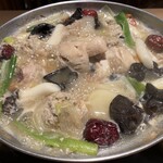 韓式雞肉汆鍋 (一只雞4人份)